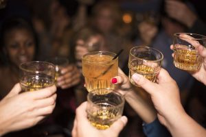 Wskazówki specjalistów a propos tego, jakie spośród alkoholi wybrać na upominek