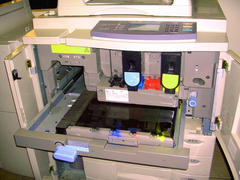 Jakie czynności są wykonywane w czasie serwisu drukarek