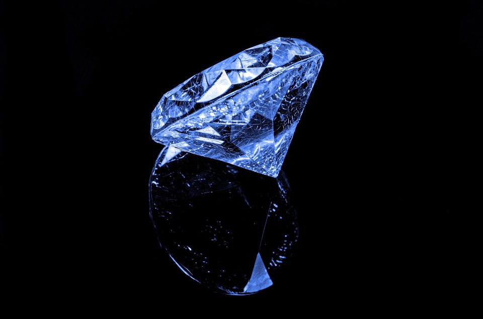 Luksusowe pierścionki diamentowe proponowane przez QUEEN DIAMOND